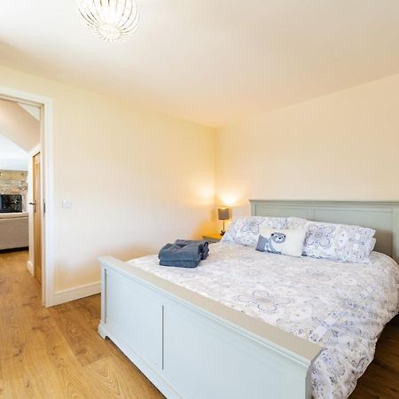 Nether Newton - Sleeps 12, Hottub, Sauna, Private Garden Newmilns 外观 照片