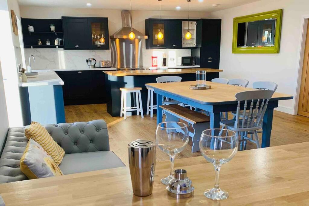 Nether Newton - Sleeps 12, Hottub, Sauna, Private Garden Newmilns 外观 照片
