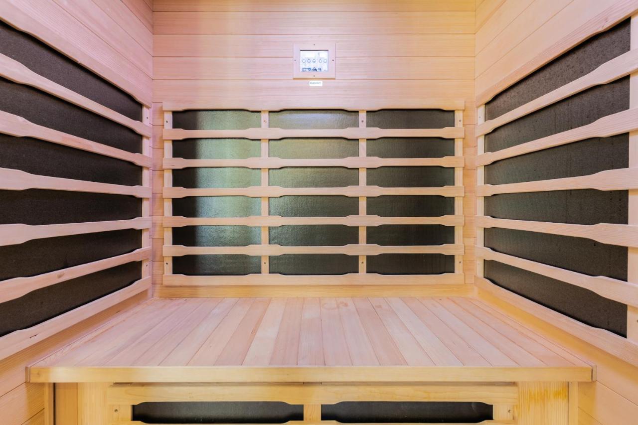 Nether Newton - Sleeps 12, Hottub, Sauna, Private Garden Newmilns 外观 照片