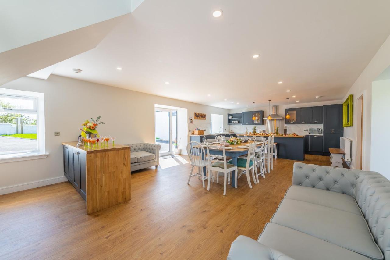 Nether Newton - Sleeps 12, Hottub, Sauna, Private Garden Newmilns 外观 照片