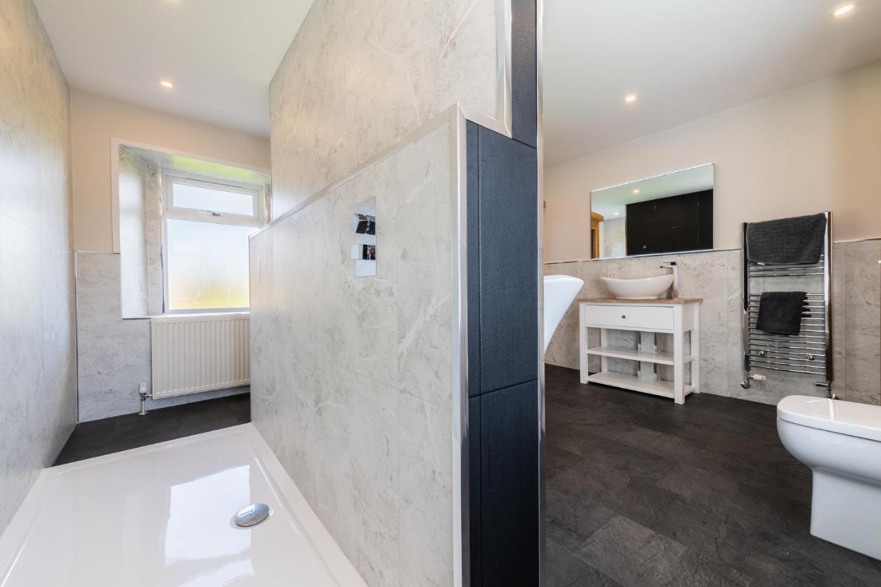 Nether Newton - Sleeps 12, Hottub, Sauna, Private Garden Newmilns 外观 照片