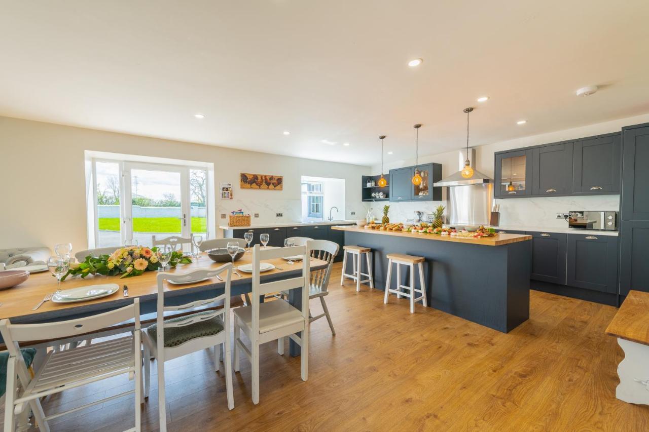 Nether Newton - Sleeps 12, Hottub, Sauna, Private Garden Newmilns 外观 照片